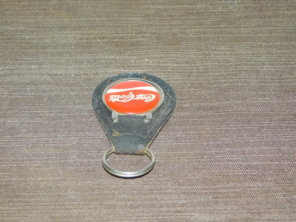 VINTAGE COCA COLA KEYCHAIN KEY CHAIN - Image 4 of 4