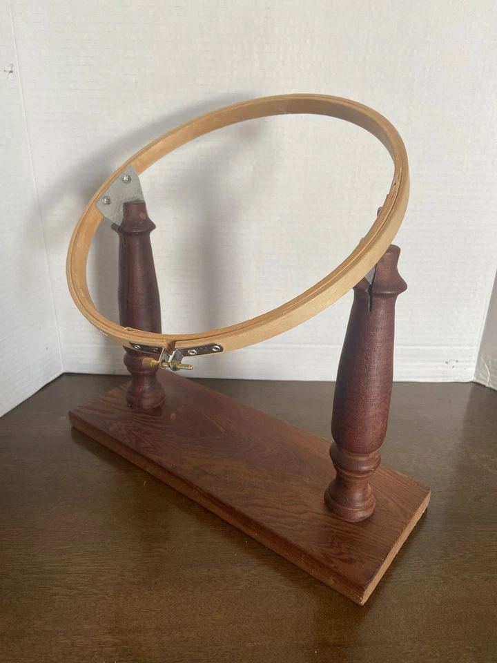 Vintage 9" embroidery cross stitch hoop on adjustable wood stand thumb screw - Image 2 of 4