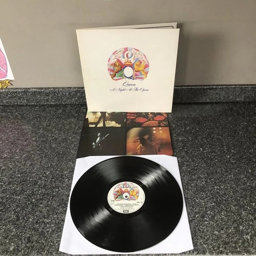 LP VINYL QUEEN ALBUM A NIGHT AT THE OPERA UK 1ST PRESS 1975 "BLAIRS" NM-/EX