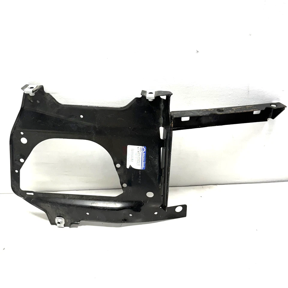 Soporte de parachoques de luz antiniebla para conductor izquierdo Dodge Ram 3500 2011-2018 OEM 68046317AD Foto 4 de 4