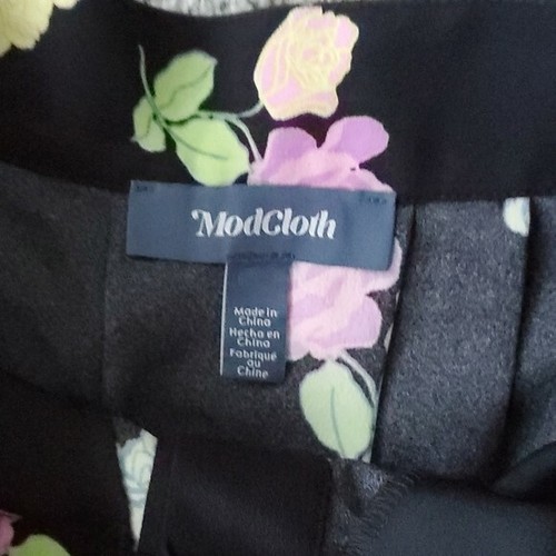 Modcloth NWT Women's Black A Darling Disruption Pleated Swing Skirt, Size 6 - Picture 8 of 8