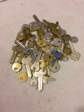 VINTAGE NEW OLD STOCK UNCUT KEYS JEWELRY STEAMPUNK 50 PIECES LOT 4