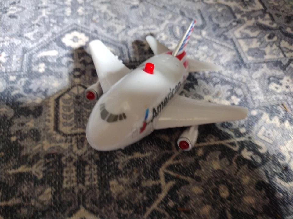 Avión de juguete retroceso American Airlines sonidos de trabajo luces Daron en todo el mundo Foto 2 de 4