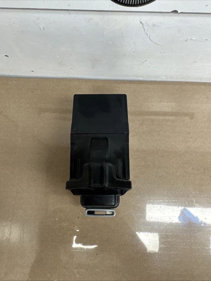2010-2013 VOLVO XC60 GENUINE IGNITION SWITCH LOCK WITH KEY OEM 8G9N-11572-AB - Image 3 of 4