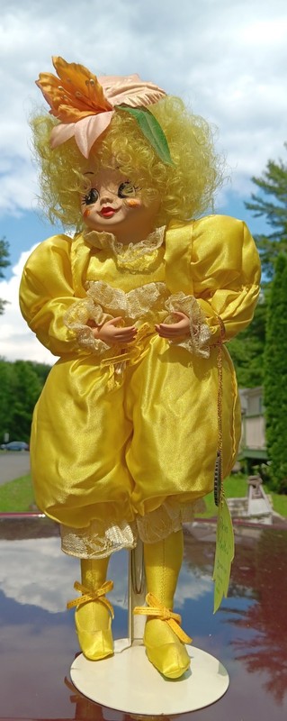 Flora Belles Brinn's Miss Daffodil March Porcelite Doll 1987 Limited Ed Numbered