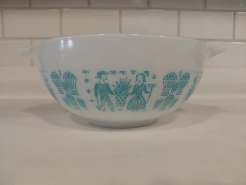 Pyrex Amish Butterprint Cinderella #443 2.5 Qt Mixing Bowl White W/Turquoise