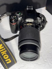 Nikon D40 Digital SLR Camera with Zoom Lens and Case LOOK 