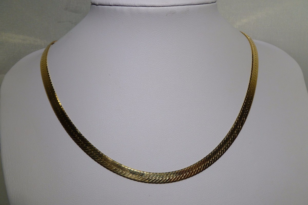 14k Italy gold 20” herringbone necklace. 4mm
7.35 grams. Herringbone 14k Gold Necklace 20 main image 3