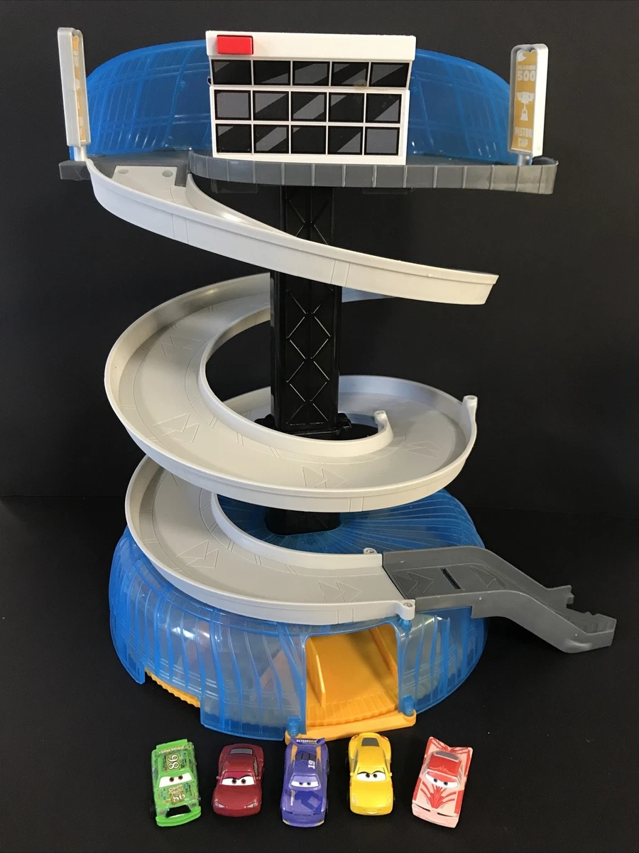 Disney Cars 3 Florida 500 Spiral Garage Colapsable Play Set W Cars