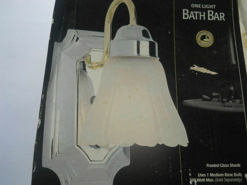 Hampton Bay 1 Light Bath Bar Brass & Chrome Finish Frosted Glass Shade Foto 2 de 4