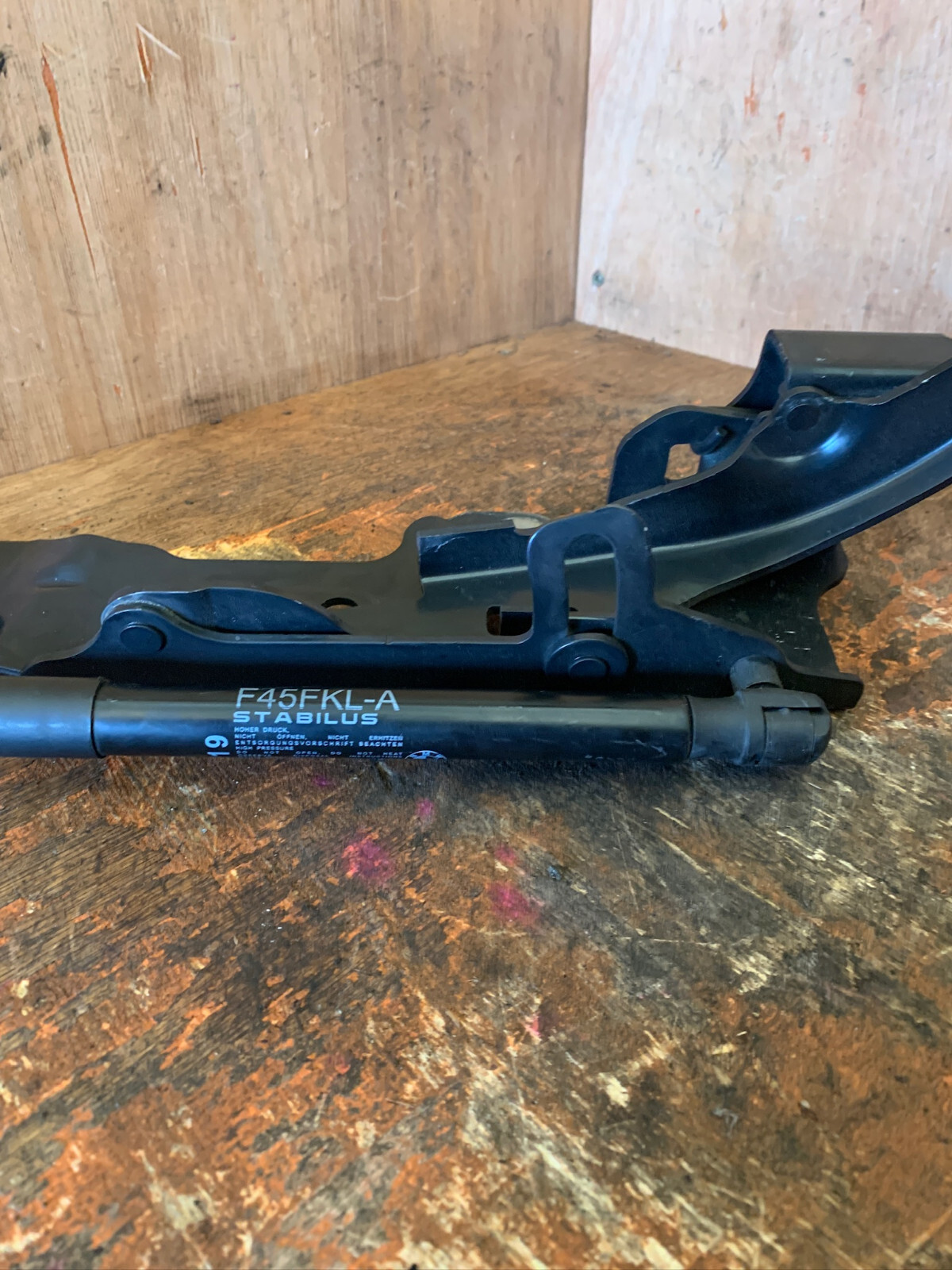 BMW 2 Series Bonnet Hinge & Gas Strut Drivers Right O/S F45 F46 7300522 7300538