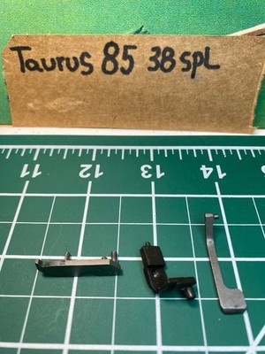 Taurus 85 38 SPL. Hand, transfer bar. bolt .