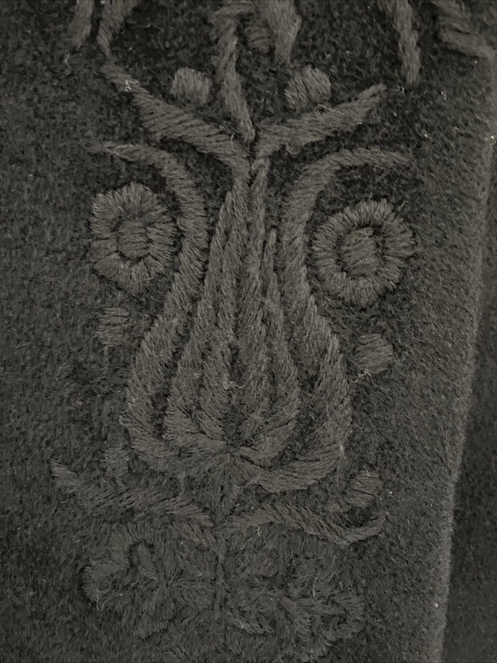 KATHERINE KELLY  100% Cashmere Coat Black w/ Hidden Buttons & Embroidery SZ 12 - Image 4 of 4