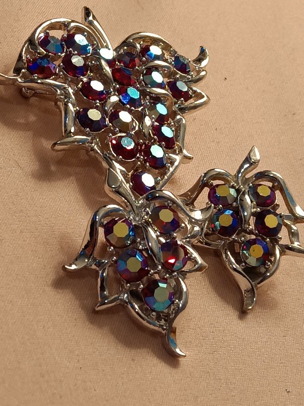 Vintage 1960 Sarah Coventry Red DAZZLING AURORA Borealis AB Brooch/Earrings Set
