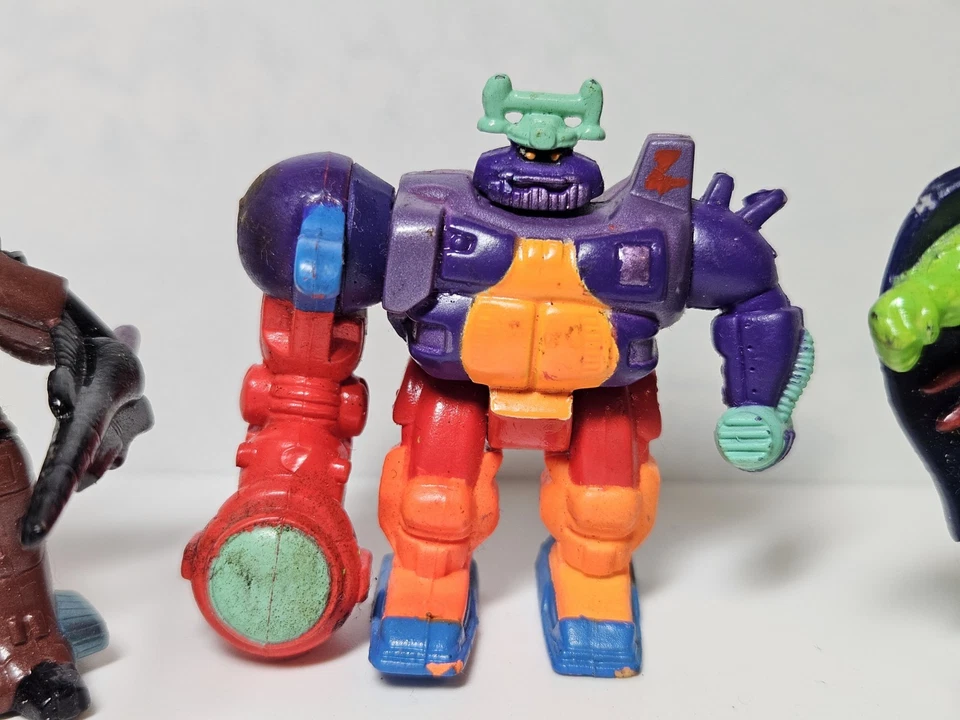 Vintage Galoob Micro Machines Z-Bots Zbots Klobberz Sea Beasts Stinng Lanzz - Image 4 of 4