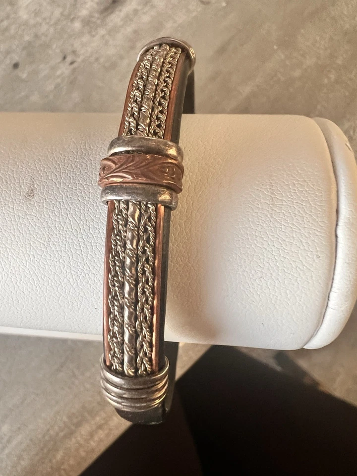 brazalete brazalete cuero negro y metal mixto con tonos cobre y plata Foto 4 de 4