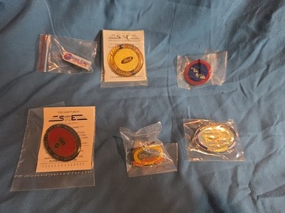 6  Annual Fabulous Fords Forever Knott's Berry Farm Pin Pinbacks Nip