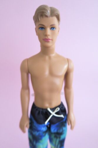 ✨ Restyled Vintage 2000s Ken Beach Doll w Lt Brown Hair & Boardies - Barbie OOAK - Afbeelding 1 van 9