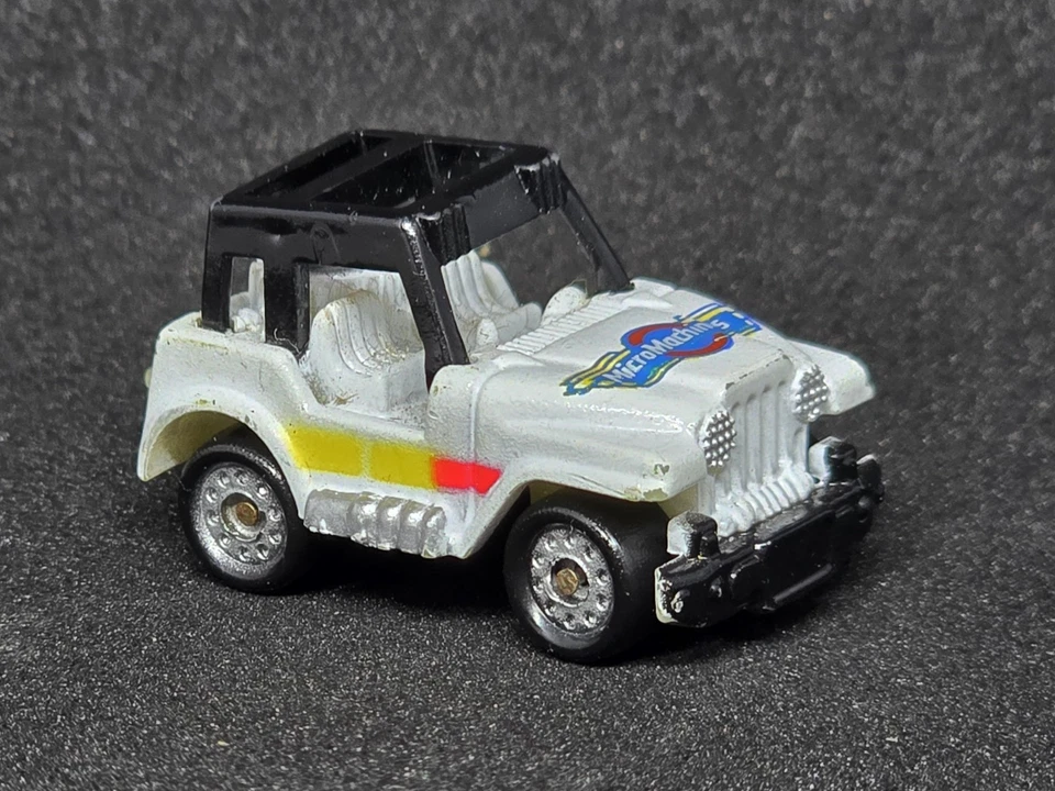 Vintage 1986 Galoob Micro Machines Mail-In Logo White Jeep - uneven Roll Bar  - Image 2 of 4