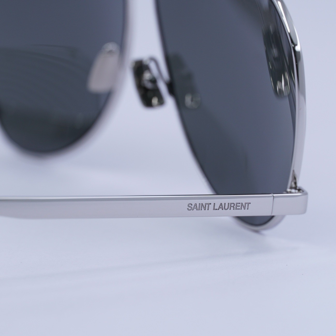 Occhiali da sole Saint Laurent SL690DUST 002 argento grigio 61 11 140 nuovi autentici