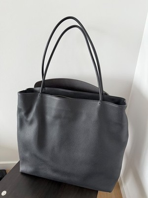 ** THE ROW ** LARGE PORTFOLIO BAG / BLACK/ PERFECT CONDITION / NEW / WITH LABELS