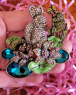 STUNNING ART DESIGNER EASTER Multi- Layered RABBIT & FLOWERS CRYSTAL BROOCH NEW