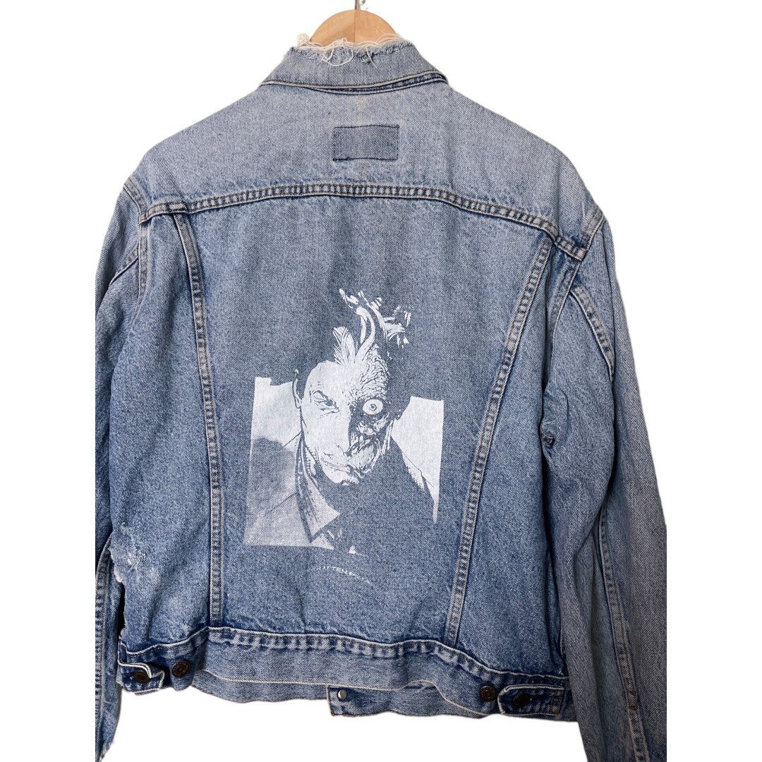 Levi's Batmanアートデニムジャケット Vintage 90s Levis Destroyed Denim Jacket Two Face Art Comic
