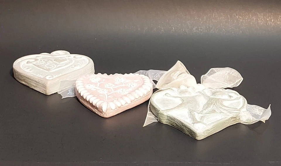 Lote de tres corazones de cerámica artística Isabel Bloom Foto 4 de 4