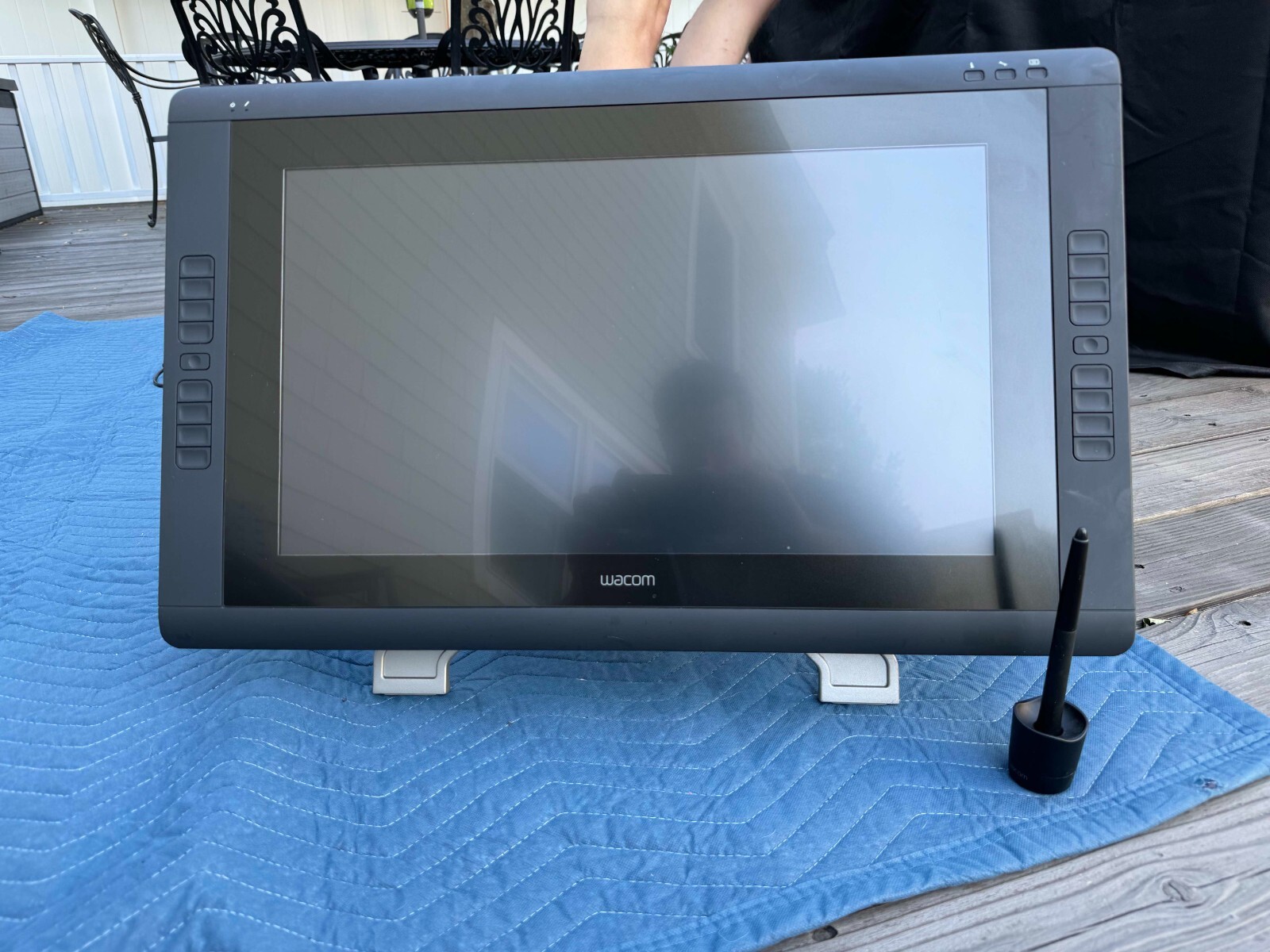 Package deal! Four (4) Wacom DTK2200 Cintiq 22HD 21-Inch Pen Display Tablet