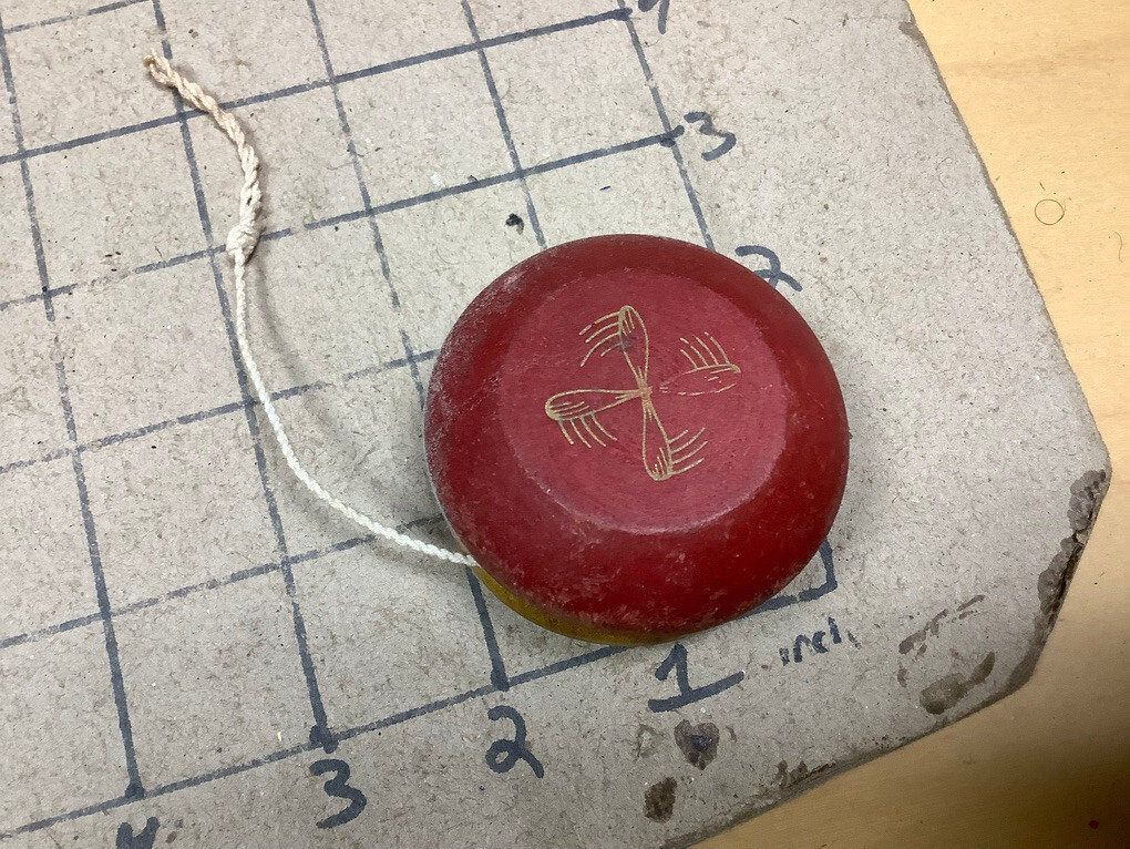 Original Vintage YO-YO: Red & Yellow w 4 spinning design, unmarked