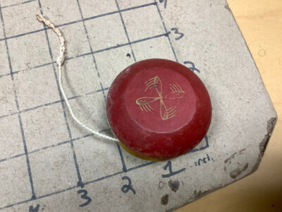 Original Vintage YO-YO: Red & Yellow w 4 spinning design, unmarked