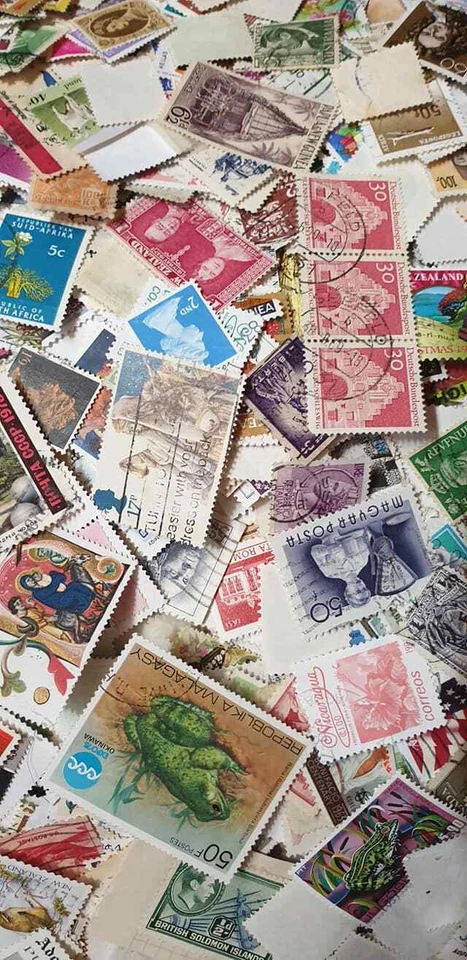 Mixed 1000 world stamps pack - image 3 of 4