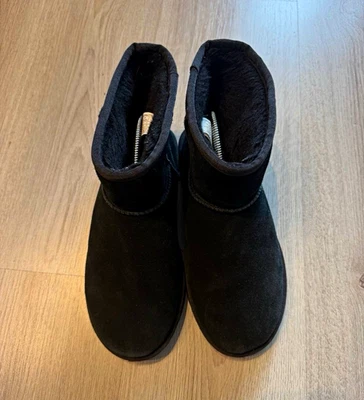 UGG Classic Mini
