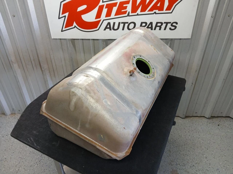 78-82 CORVETTE C3 FUEL TANK ASSEMBLY 00457999 - Image 2 of 4