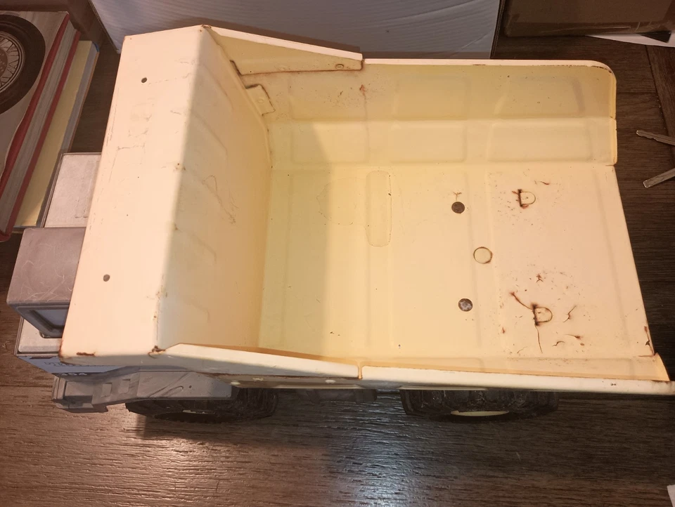 Camión de volteo Tonka 354 de colección construcción de acero y plástico prensado Foto 2 de 4