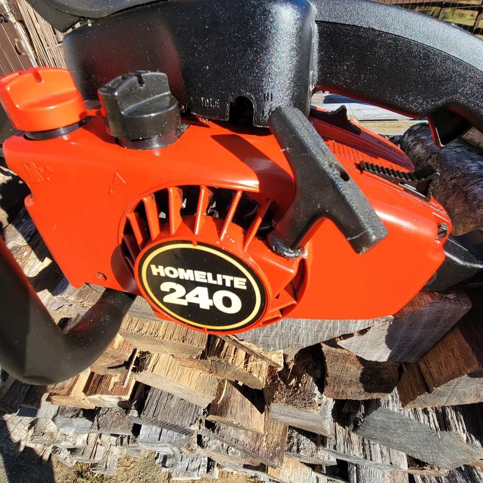Vintage HOMELITE 240 Chainsaw with Bar/Chain & Case ( Read Descrip) - Image 4 of 4