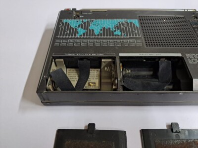 Radio multibandes Sony ICF-7600D avec alimentation et notice