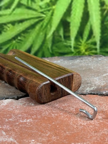 4" Caribbean Rosewood Twist Top Dugout With Red Shark Tip, Poker & Extra Spring - Picture 5 of 7