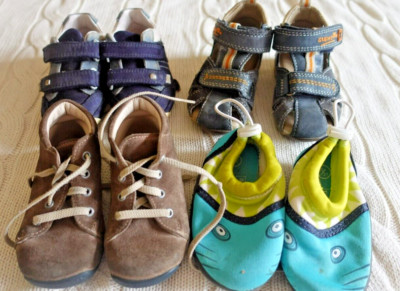 4teil. Schuhpaket, Gr. 19, Badeschuhe, Halbschuhe, Sandalen, Däumling Jungs(SK5)