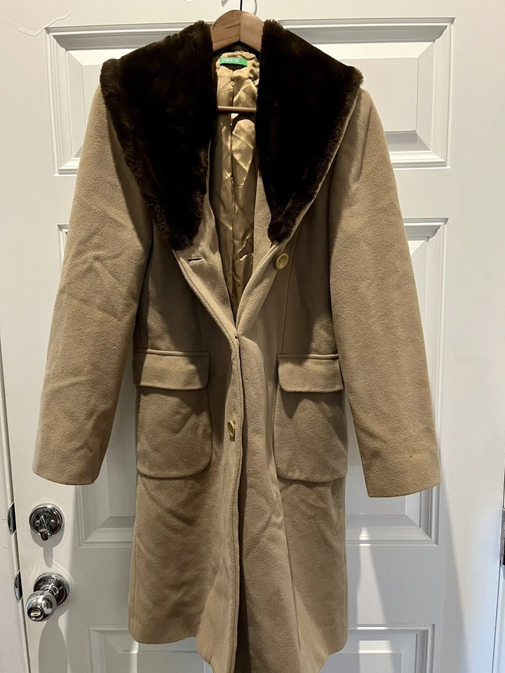 Gabardina de lana vintage United Colors of Benetton cuello de piel sintética Euro 42 Foto 2 de 4