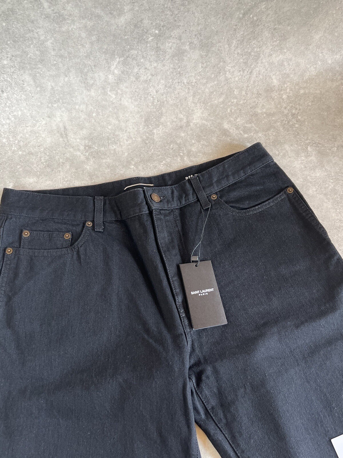 Fit carota Saint Laurent Jeans denim neri tagliati taglia W36 L28 prezzo disponibile £490