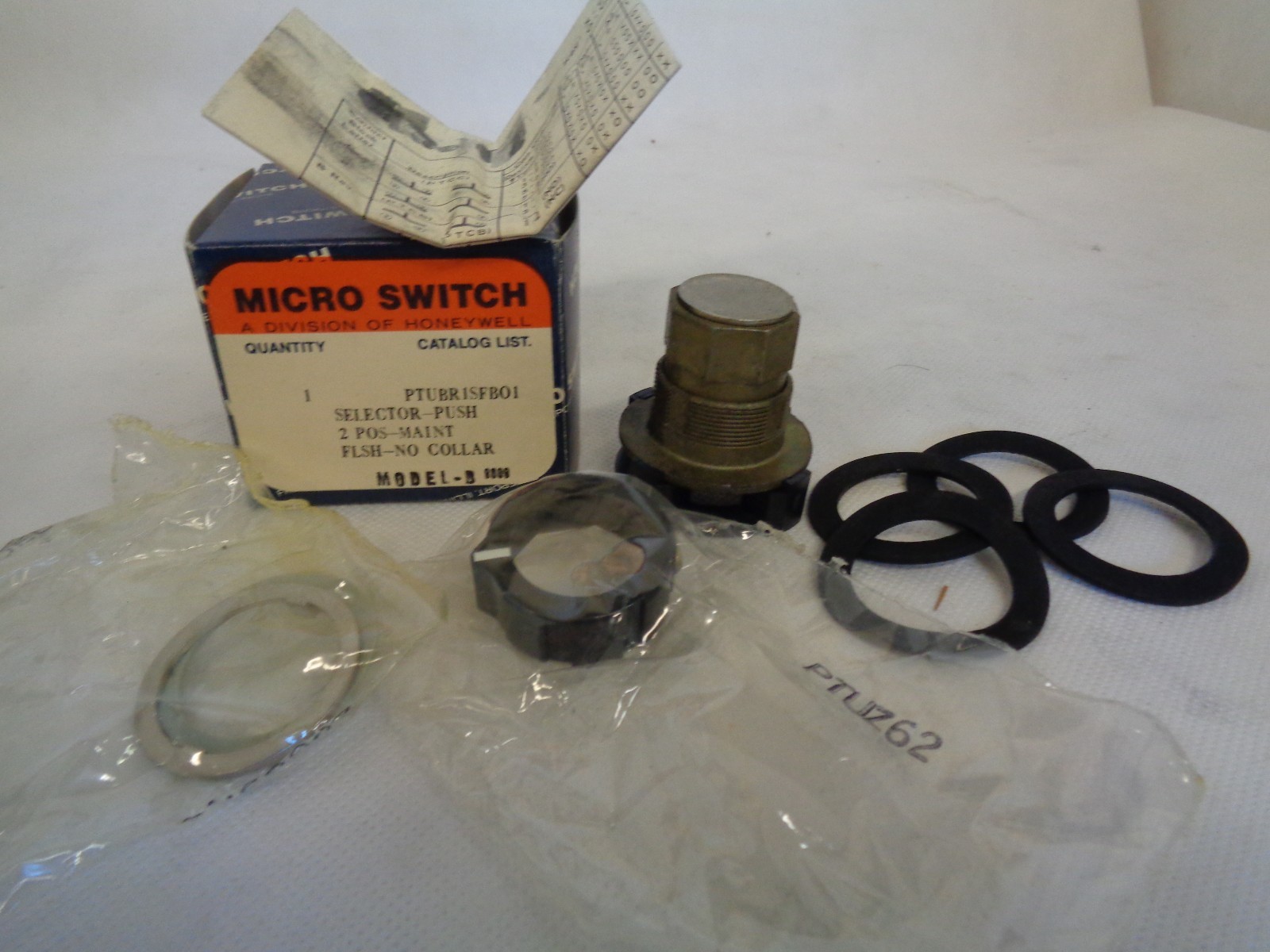 NEW HONEYWELL/MICRO PTUBR1SFB01 SELECTOR PUSH-BUTTON SWITCH 2 POSITION