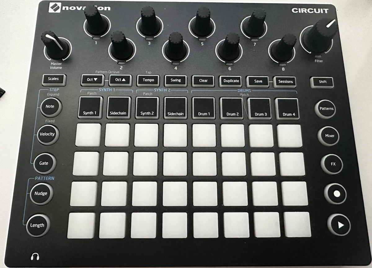 Novation（ノベーション）/Circuit(抜群なサウンド内蔵のグルーヴボックス!!) 【中古】【USED】サンプラー【三宮オーパ店】 Novation（ノベーション）/Circuit(抜群なサウンド内蔵のグルーヴ