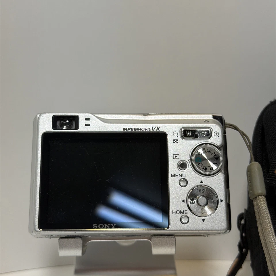 Sony Cyber-Shot DSC-W80 Digital Camera 7.2 MP 3x Optical Zoom W/ Battery, 4GB SD - Image 3 of 4