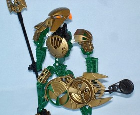Lego Bionicle IRUINI (8762) Gold Toa Hagah Warrior in Canister with 2 Spinners