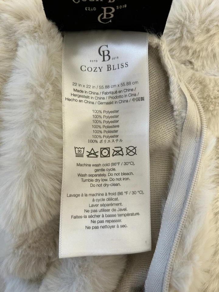 Juego de 2 fundas de almohada de tela súper suave de piel sintética beige 22x22 Foto 4 de 4