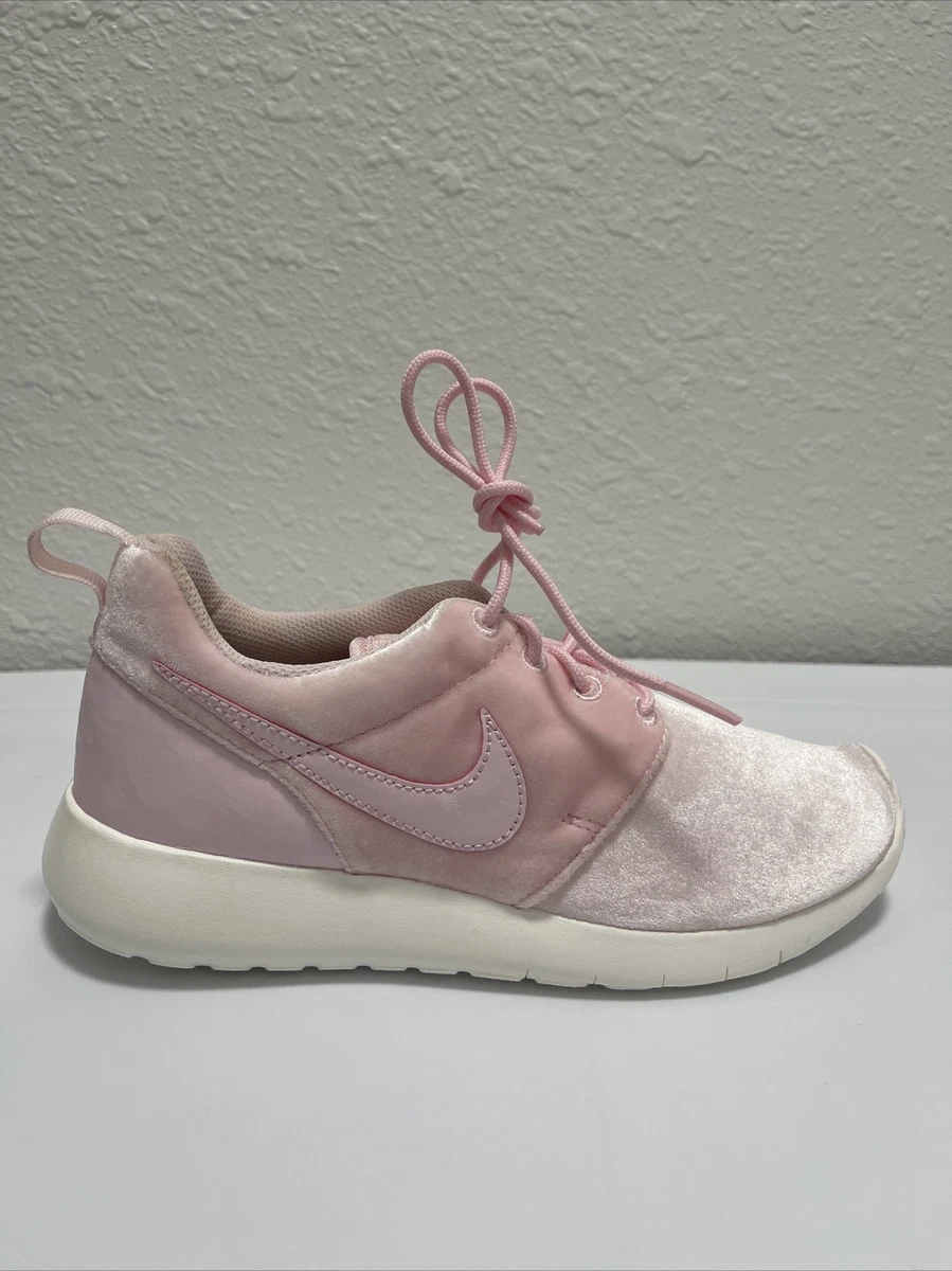 Nike roshe hotsell one pink