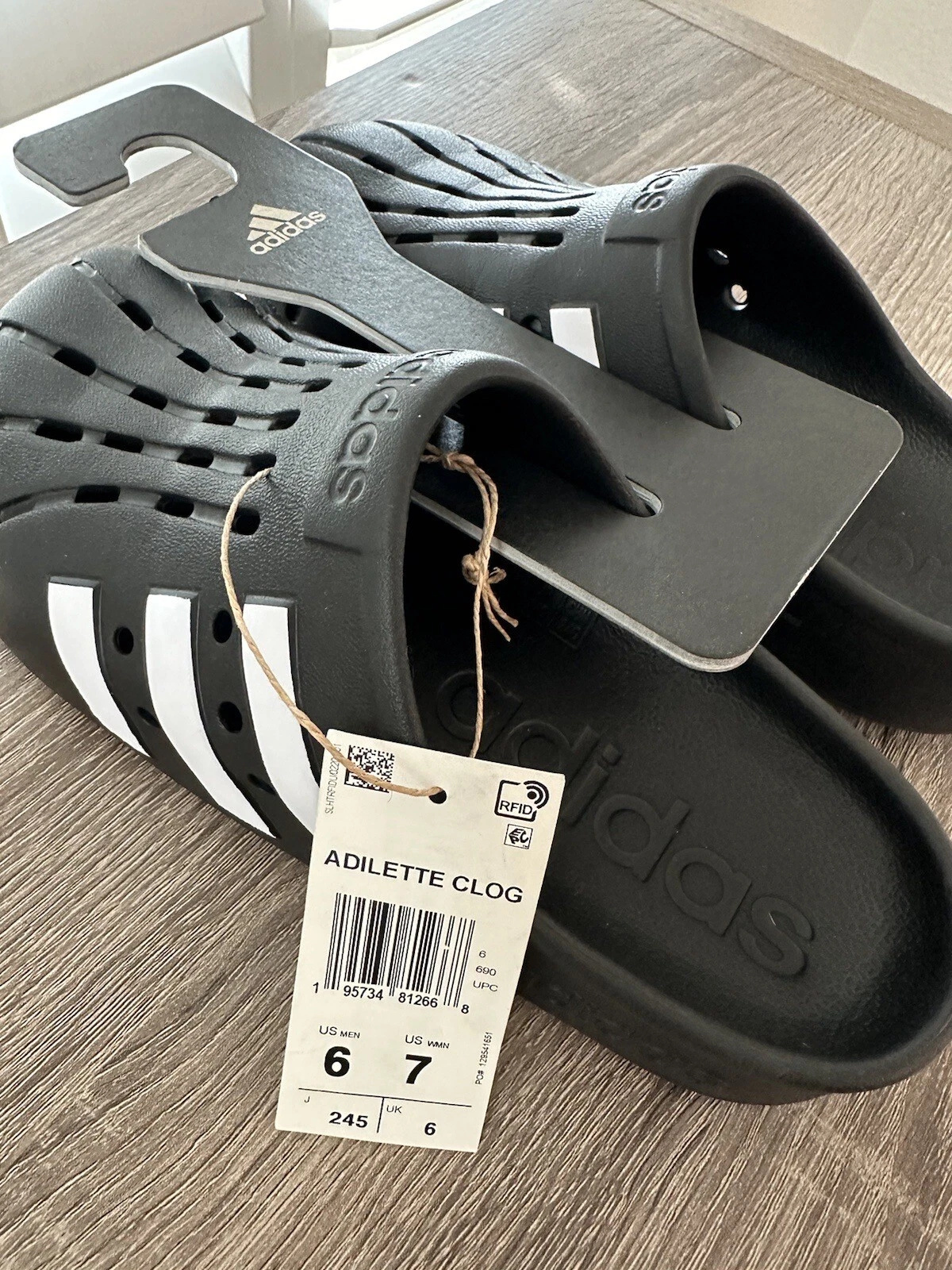NUOVI CON ETICHETTE ADIDAS ZOCCOLI ADILETTE DA UOMO SLIP ON SLIDES ~ TAGLIA US 6 NERO BIANCO