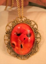 Dainty Scallop Goldtone Bright Red Flowers in the Field Cameo Necklace Brooch