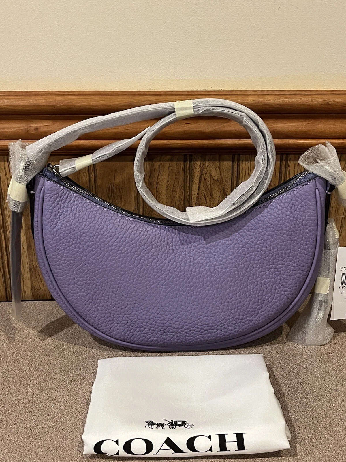 Borsa a tracolla Coach Luna nuova con etichetta morbida pelle di ciottoli viola chiaro viola CC439